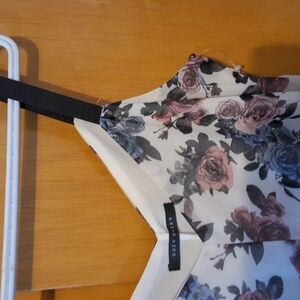 Suzy Shier floral design PTP 20"-21" NWOT